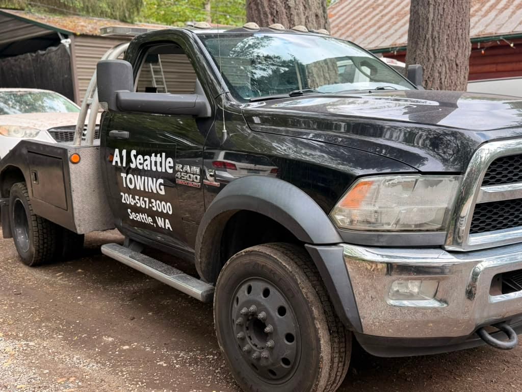 A1 Seattle Towing heavy duty tow truck ready for a 24/7 service call